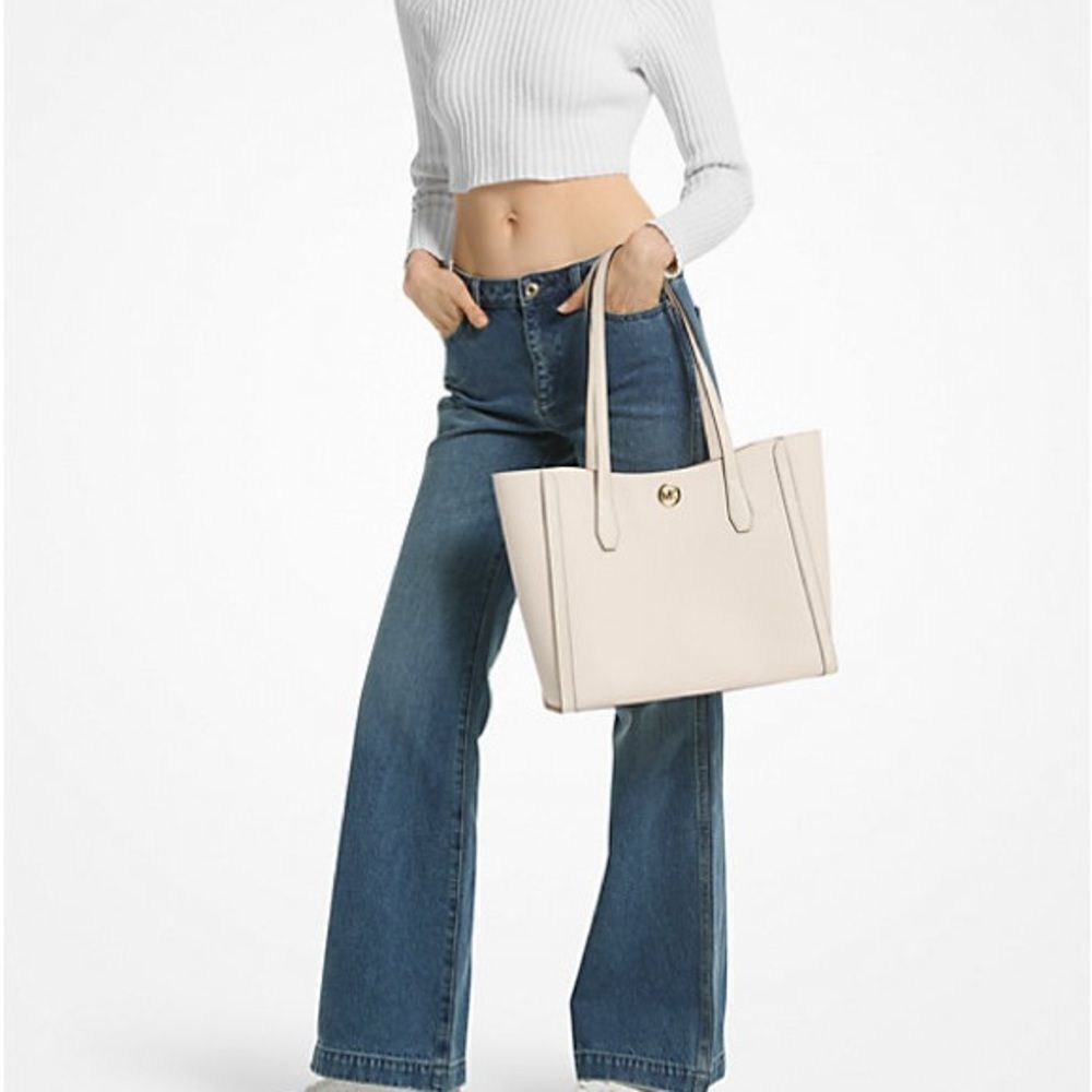 Michael Kors Leida Large Lite Cream Tote Bag NWT gold toned accent,zip fastening